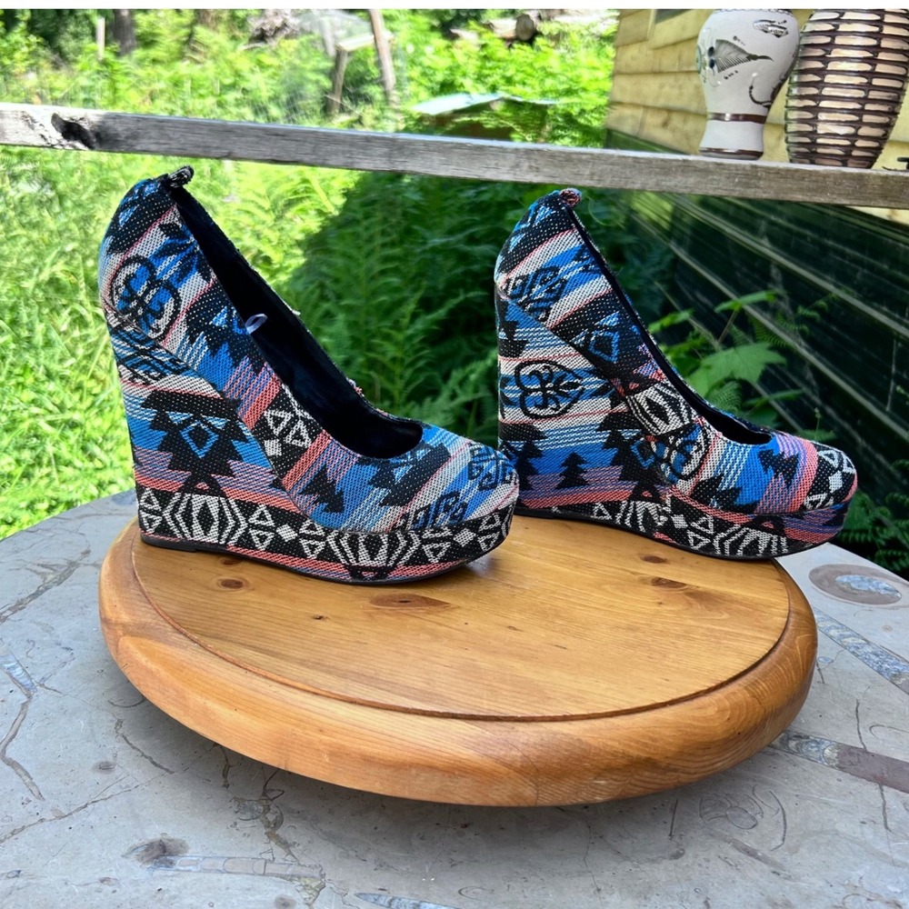Vintage Pammyy Wedge Platform Pumps Womens Size 8.5 Blue Pink Steve Madden